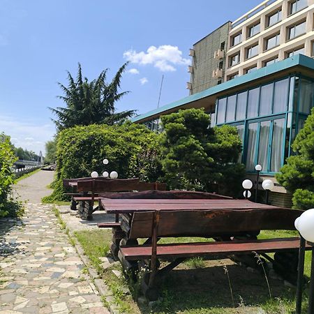 Hotel Carpati Бая-Маре Екстер'єр фото
