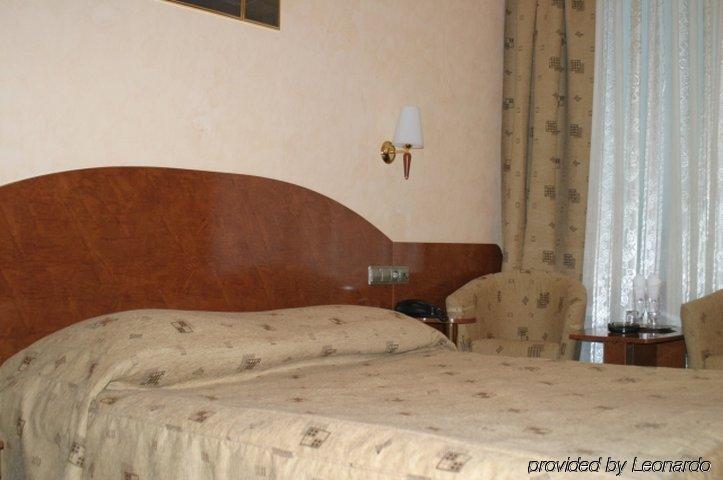 Hotel Carpati Бая-Маре Номер фото