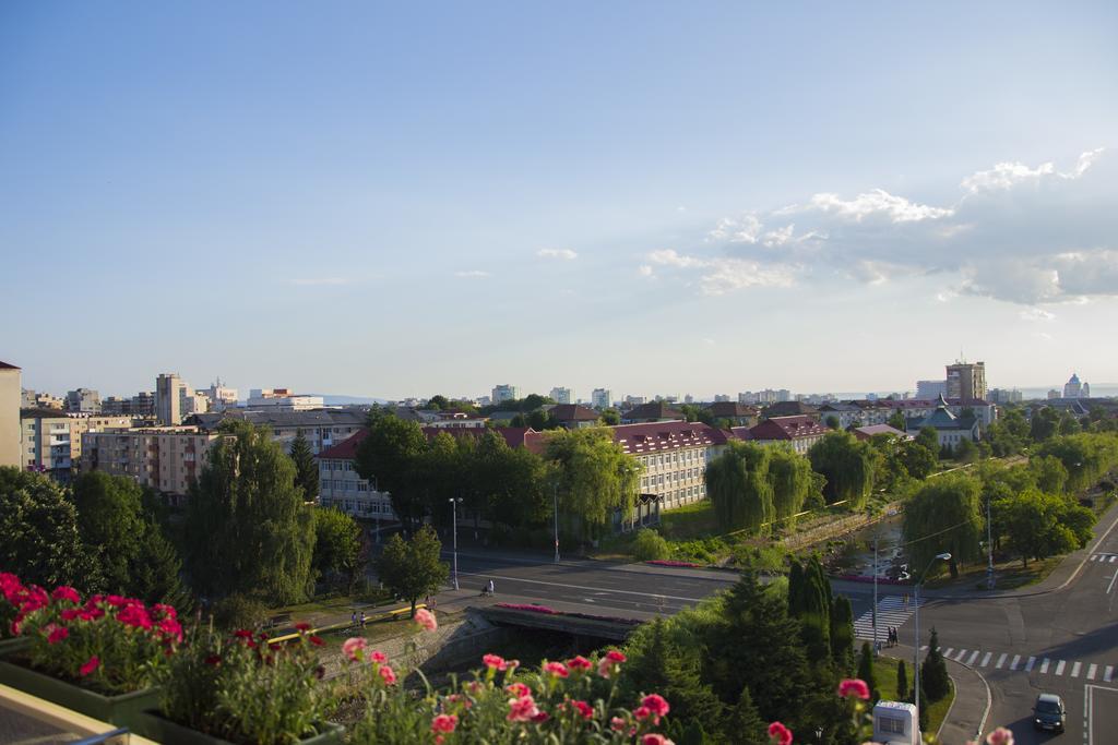Hotel Carpati Бая-Маре Екстер'єр фото