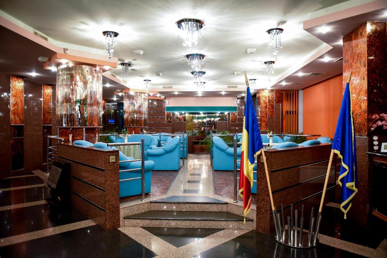 Hotel Carpati Бая-Маре Екстер'єр фото