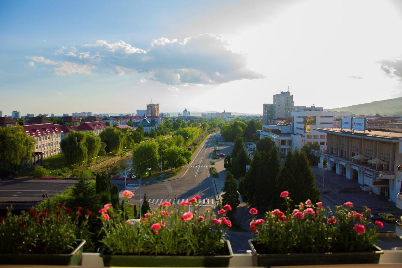 Hotel Carpati Бая-Маре Екстер'єр фото
